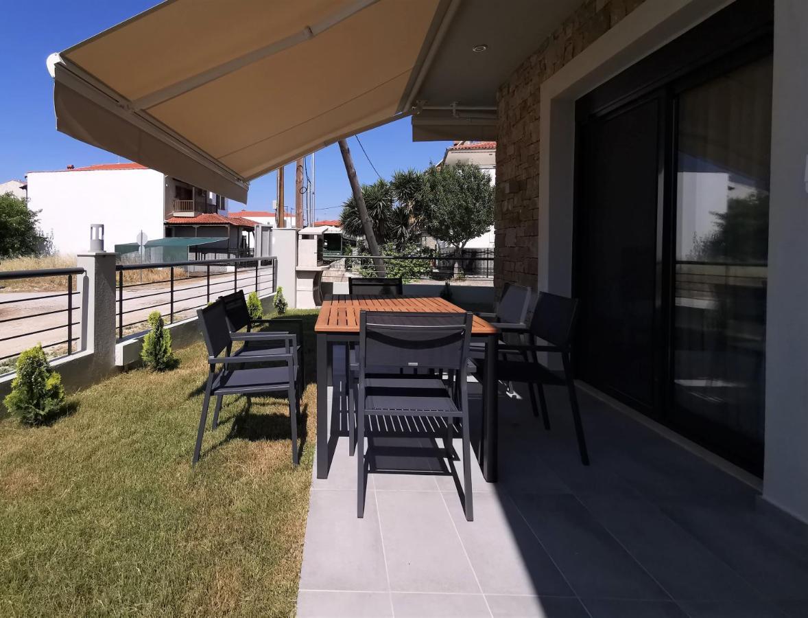 Nikiti Modern Villa Exterior photo